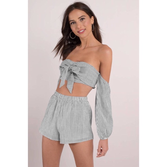 Tops - ๐ Gray Striped Off Shoulder Tie Top Tops - ๐ Gray Striped Off Shoulder Tie Top